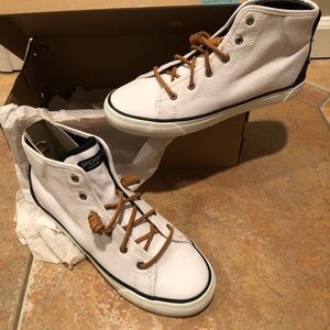 Sperry high top never worn!!!